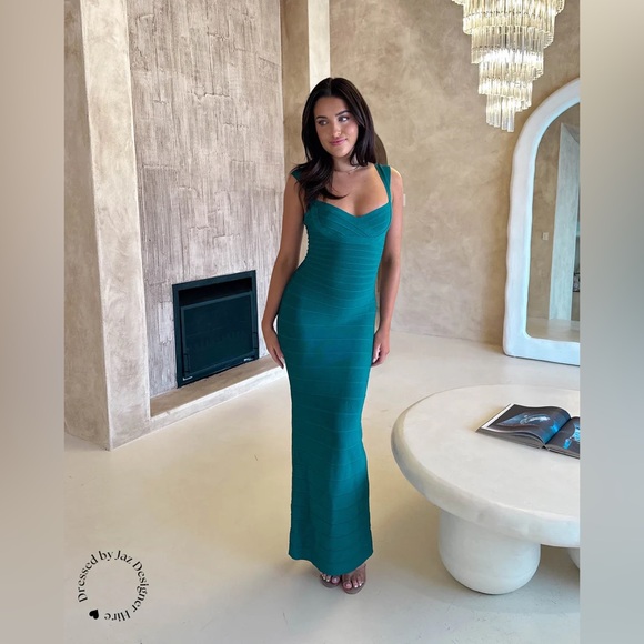 STUNNING Herve Leger BLACK Maxi Dress Ultra luxurious NEW Body Enhancing Shape - Picture 8 of 13